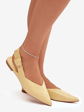 Balerinki Step in style  Women\'s ballet flats made of eco leather. Slim, pointed toes give them lightness and emphasize a feminine style, while the flat heel ensure