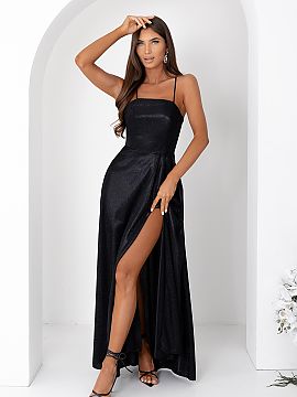 Long gown With You  Elegant long dress with a feminine and elegant character, perfect for special occasions and summer outings. The model attracts attention wit