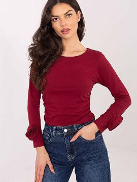 Bluzka Italy Moda  Stylish, casual longsleeve blouse that combines simplicity with subtle details emphasizing feminine character. Smooth material made of soft 