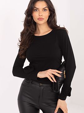 Bluzka Italy Moda  Stylish, casual long sleeve blouse that combines simplicity with subtle details emphasizing the feminine character. Smooth material made of 
