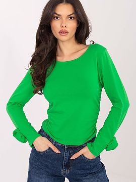 Bluzka Italy Moda  Stylish, casual longsleeve blouse that combines simplicity with subtle details emphasizing the feminine character. Smooth material made of s