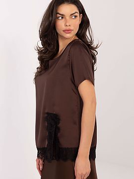 Bluzka Italy Moda  Stylish and feminine blouse with an elegant character, perfect for everyday wear, work or formal meetings. Made of high-quality polyester an