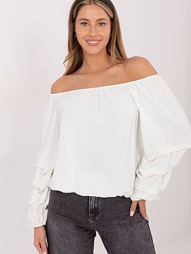 Bluzka Italy Moda  An elegant women\'s blouse is a striking proposition for formal occasions and parties. Made of high-quality viscose, it is lightweight, plea