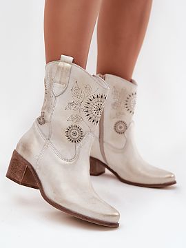 Heeled boots Step in style  Women\'s ankle boots made of natural suede are an elegant and stylish proposition for the transitional season and warmer autumn days. The su