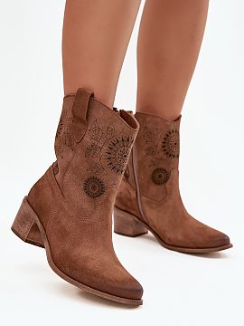 Heeled boots Step in style  Women\'s ankle boots made of natural suede are an elegant and stylish proposal for the transitional season and warmer autumn days. The subtl