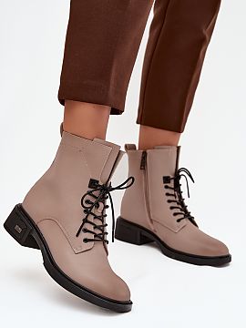 Botki Step in style  Women\'s ankle boots by Vinceza made of natural leather are a combination of classic and elegance in everyday edition. The model set on a lo