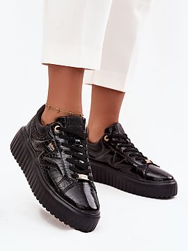 Sports footwear Step in style  Women\'s sneakers from the Lee Cooper brand are a stylish proposal that combines comfort with a modern look. Made of patent eco-leather, the
