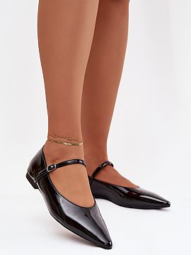 Balerinki Step in style  Women\'s ballet flats made of patent eco-leather are an elegant proposition for women who value style and comfort. The pointed toe model vis