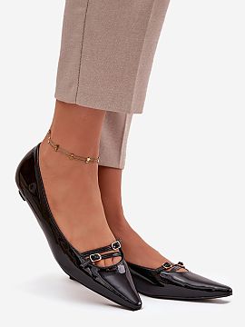 Balerinki Step in style  Ballerinas made of patent eco-leather. The model set on a delicate heel provides subtle lift and comfort when worn. At the front, it is ador