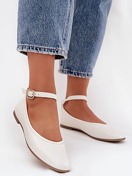 Balerinki Step in style  Women\'s ballet flats with a flat heel are a classic and comfortable model that will work perfectly for everyday use. They have rounded toes