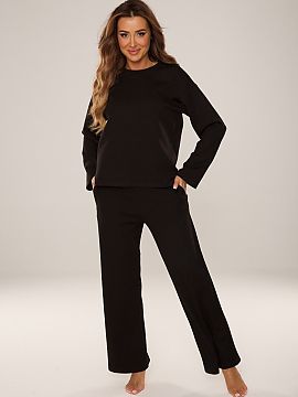 Complete De Lafense  The women\'s homewear set in black is a harmonious combination of comfort and subtle elegance. Created with relaxation in mind, it provides 