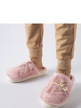 Slippers Solea  Thanks to their fashionable design, they are the perfect complement to trendy winter outfits. This product is at the top of current trends, 