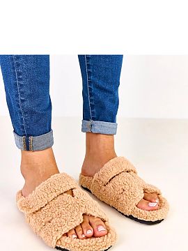 Slippers Solea  Discover the unique comfort provided by beige fur slippers with an open front by Felissa. It is the perfect choice for those who value comfo