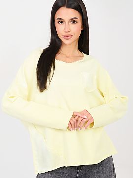 Bluzka Factory Price  Casual blouse with a daily character, combining comfort with subtle, decorative details. Made of soft cotton with elastane, it provides comf