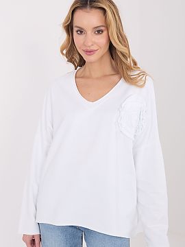 Bluzka Factory Price  Casual everyday blouse, combining comfort with subtle, feminine detail. Made of soft cotton with a touch of elastane, it provides comfort an