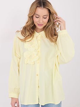 long sleeve shirt Factory Price  Casual women\'s button-up shirt that combines comfort with a feminine, decorative accent. Made of soft cotton with a touch of elastane, it p