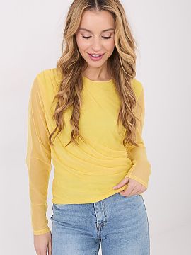 Bluzka Italy Moda  Elegant blouse made of delicate mesh with a fitted cut, which subtly emphasizes the silhouette and gives the styling a sophisticated charact