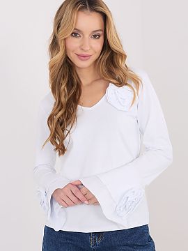 Bluzka Italy Moda  Elegant longsleeve blouse with a fitted cut that highlights the silhouette and combines classic style with decorative details. Made of high-