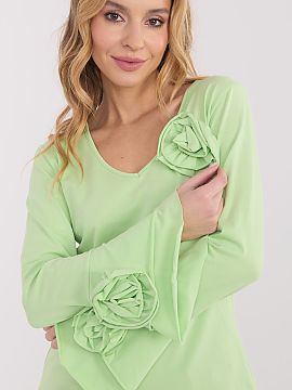 Bluzka Italy Moda  Elegant longsleeve blouse with a fitted cut, which effectively emphasizes the silhouette and combines classic with decorative details. Made 