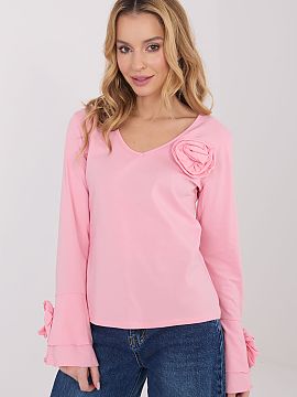 Bluzka Italy Moda  An elegant longsleeve blouse with a fitted cut that effectively accentuates the silhouette and combines classic style with decorative detail