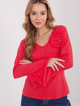 Bluzka Italy Moda  Elegant longsleeve blouse with a fitted cut that effectively emphasizes the silhouette and combines classic with decorative details. Made of