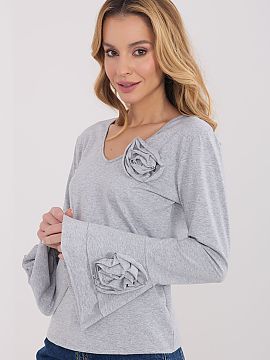 Bluzka Italy Moda  Elegant longsleeve blouse with a fitted cut, which effectively emphasizes the silhouette and combines classic with decorative details. Made 