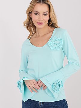 Bluzka Italy Moda  Elegant longsleeve blouse with a fitted cut, which effectively emphasizes the silhouette and combines classic with decorative details. Made 