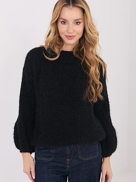 sweter Italy Moda  Women\'s casual sweater, perfect for everyday styling and work. The model is made of a soft and pleasant to the touch blend of acrylic, moha