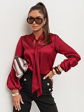 long sleeve shirt LaBalancia  The satin VIVIENNE shirt in Bordeaux is an elegant choice for women who appreciate the combination of style and comfort. Made of high-qualit