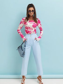 Women trousers LaBalancia  Discover elegance and comfort with KAY cigarette pants in blue. These unique pants, made of high-quality materials, are an excellent choice 
