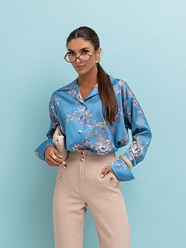 long sleeve shirt LaBalancia  Introducing the Satin Shirt MADDIE in the extraordinary Indigo flowers pattern, perfect for any occasion. This elegant shirt is a combinatio