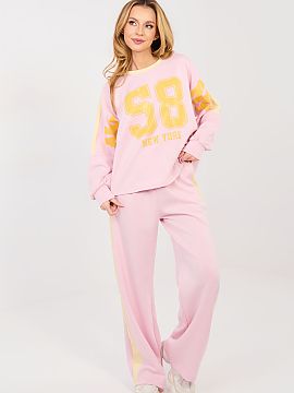 Set Rue Paris  Women\'s tracksuit set consisting of a sweatshirt and pants is a comfortable and stylish proposition for everyday casual styling. The model 