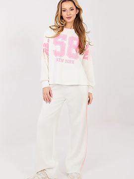 Set Rue Paris  Women\'s tracksuit set consisting of a hoodie and sweatpants is a comfortable and stylish proposal for everyday casual styling. The model wi