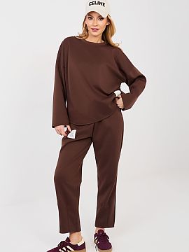 Set Rue Paris  Women\'s sweat suit consisting of a sweatshirt and pants is an ideal proposal for everyday casual stylizations, combining comfort with minim