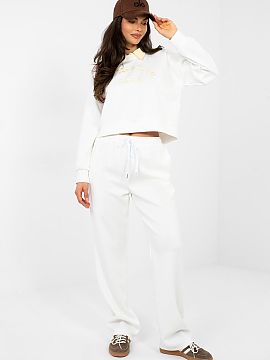 Complete Italy Moda  The tracksuit set consisting of a sweatshirt and pants is a comfortable proposal for everyday styling in a casual style. Shorter than the st