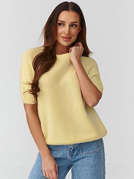 Short sleeve sweater Makadamia  Stylish women\'s sweater in a universal size with a slightly loose oversized cut, which will work perfectly in both casual and elegant styli