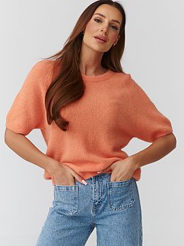 Short sleeve sweater Makadamia  Stylish women\'s sweater in a universal size with a slightly loose oversized cut, which will work perfectly in both casual and elegant styli