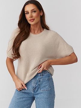 Short sleeve sweater Makadamia  Stylish women\'s sweater in a universal size with a slightly loose oversized cut, which will work perfectly in both casual and elegant styli