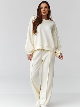 Complete Makadamia  Stylish and comfortable oversize women\'s set, which will work perfectly in everyday stylizations. The set consists of a loose oversize swea