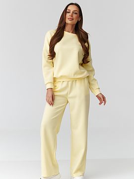 Complete Makadamia  Stylish and comfortable women\'s set in one size, which is perfect for everyday wear, remote work, a walk or a trip. The set consists of a l