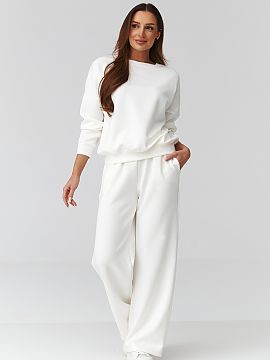 Complete Makadamia  Stylish and comfortable women\'s one size set, which is perfect for everyday wear, remote work, a walk or a trip. The set consists of a loos