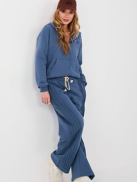 sweatshirt Factory Price  Women\'s hoodie with a zipper is a perfect choice for everyday, casual stylizations. Made of high-quality cotton with elastane, it is soft, 