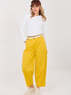 Women's pants Italy Moda  Comfortable and stylish carrot cut trousers, perfect for everyday, casual stylizations. Made of high-quality cotton with elastane, which ens