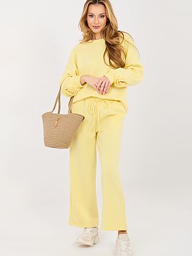 Complete Italy Moda  Stylish women\'s set consisting of a sweatshirt and pants, perfect for everyday casual styling. Made of soft and pleasant to the touch visco