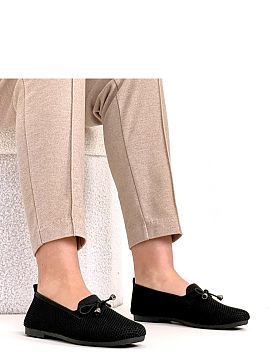 Moccasins Solea  Stylish moccasins with a striking decorative bow on the front are a perfect combination of classic style and feminine charm. The model is ma