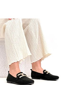 Mocassin Solea  Unique moccasins decorated with spectacular zircons and a metal detail are a proposal for women who like subtle shine and stylish finishes. 