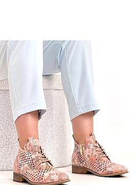 Boots Solea  Lace-up ankle boots are a perfect combination of classic and modern style. Made of high-quality vegan leather, they look elegant and are eas