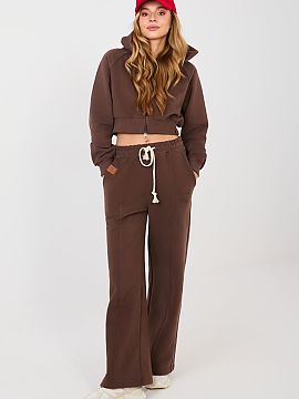 Set Factory Price  A sweat suit consisting of a hoodie and pants is the perfect choice for those who value comfort and a fashionable, casual style for everyday