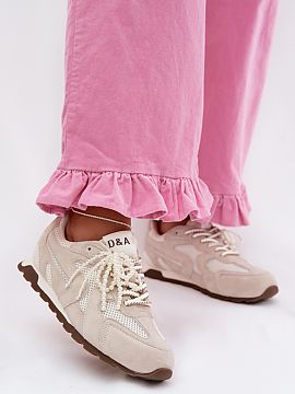 Sports footwear Step in style  Women\'s sneakers made of natural suede and mesh are a comfortable proposition for everyday stylizations. The combination of materials ensur