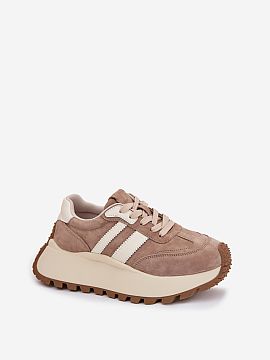 Sports footwear Step in style